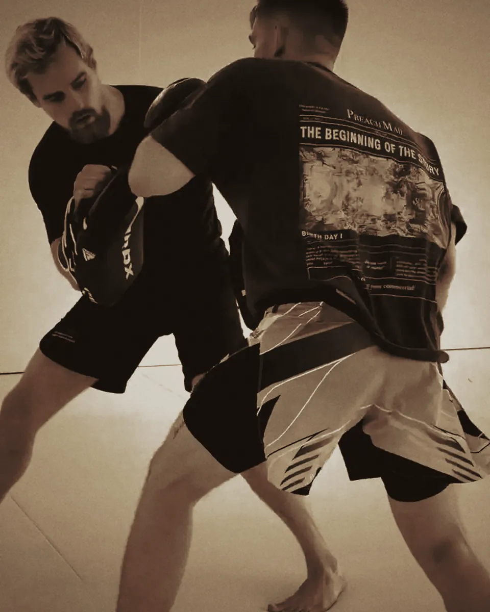 Box-Sparring mit Kopfschutz (Symbolbild).